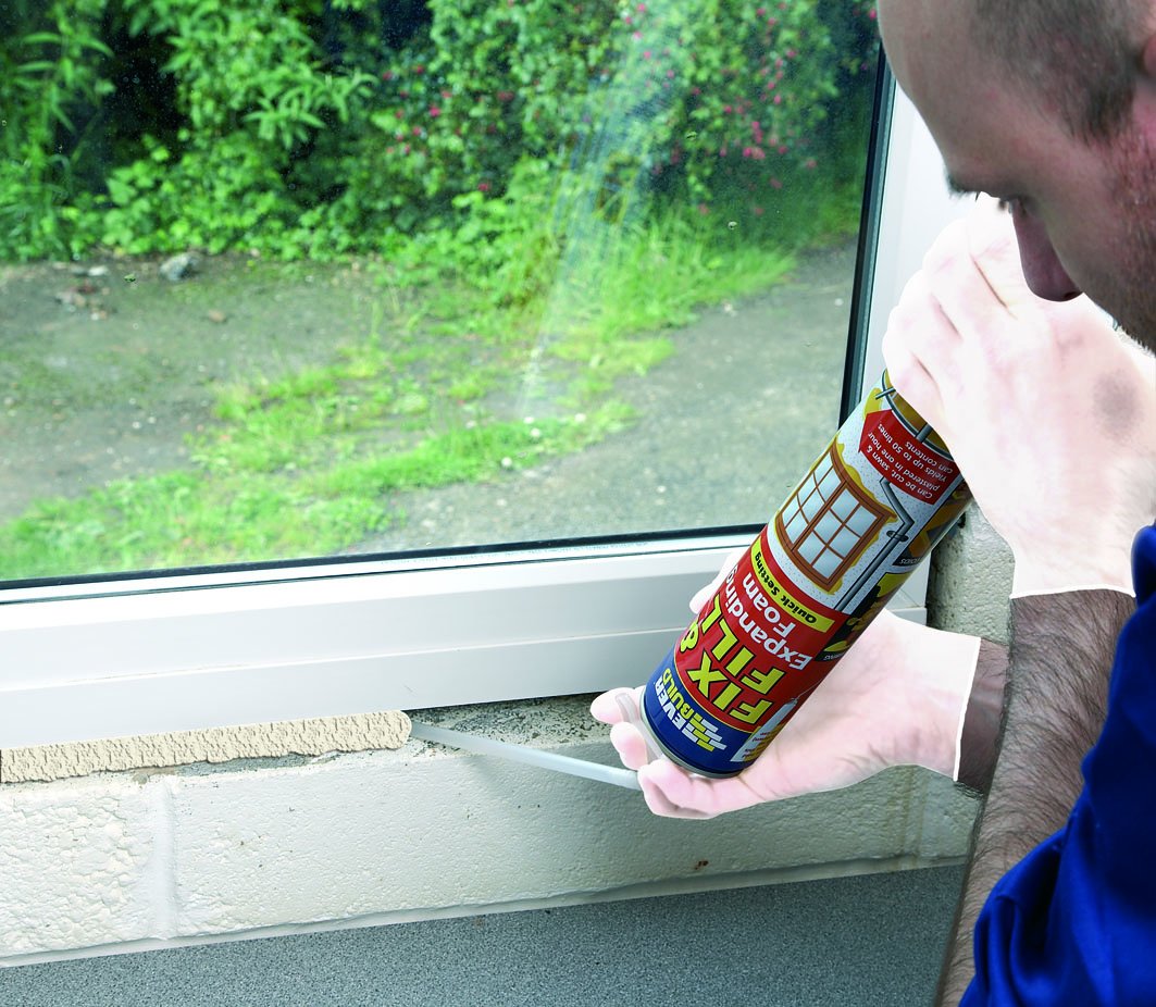 Fix & Fill Expanding Foam - Polyurethane foam for irregular gaps, fixes framework, insulates and sound deadens - Beige